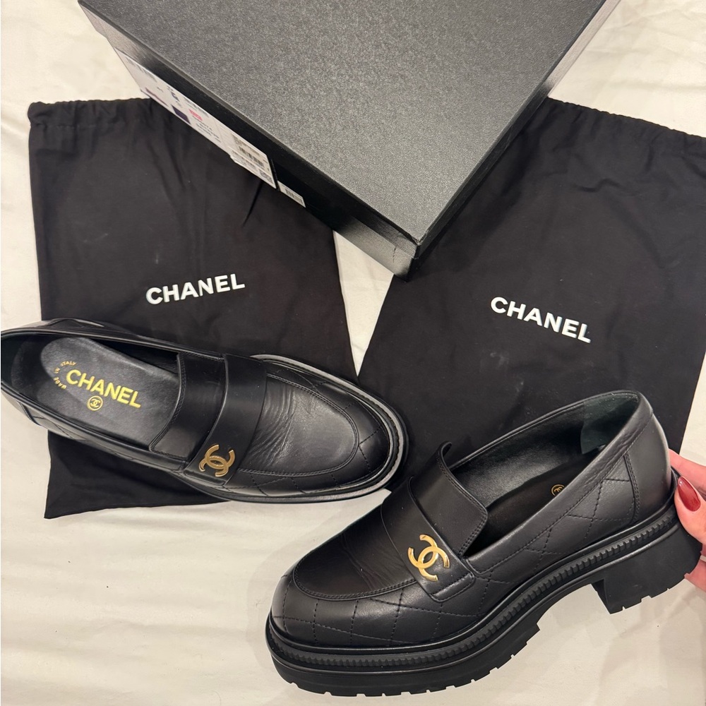 Chanel NWT, 40nm fashion explorer loafer